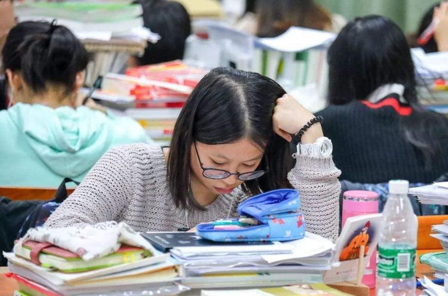 考研“重灾区”院校，部分专业报录比77:1，没有400分不敢报名