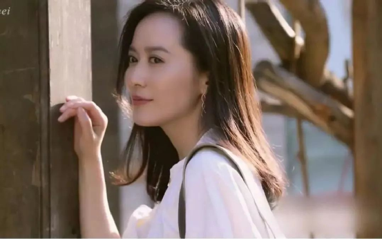 10位“70后女星”颜值对比，有人40岁强凹青春，有人51岁无惧岁月
