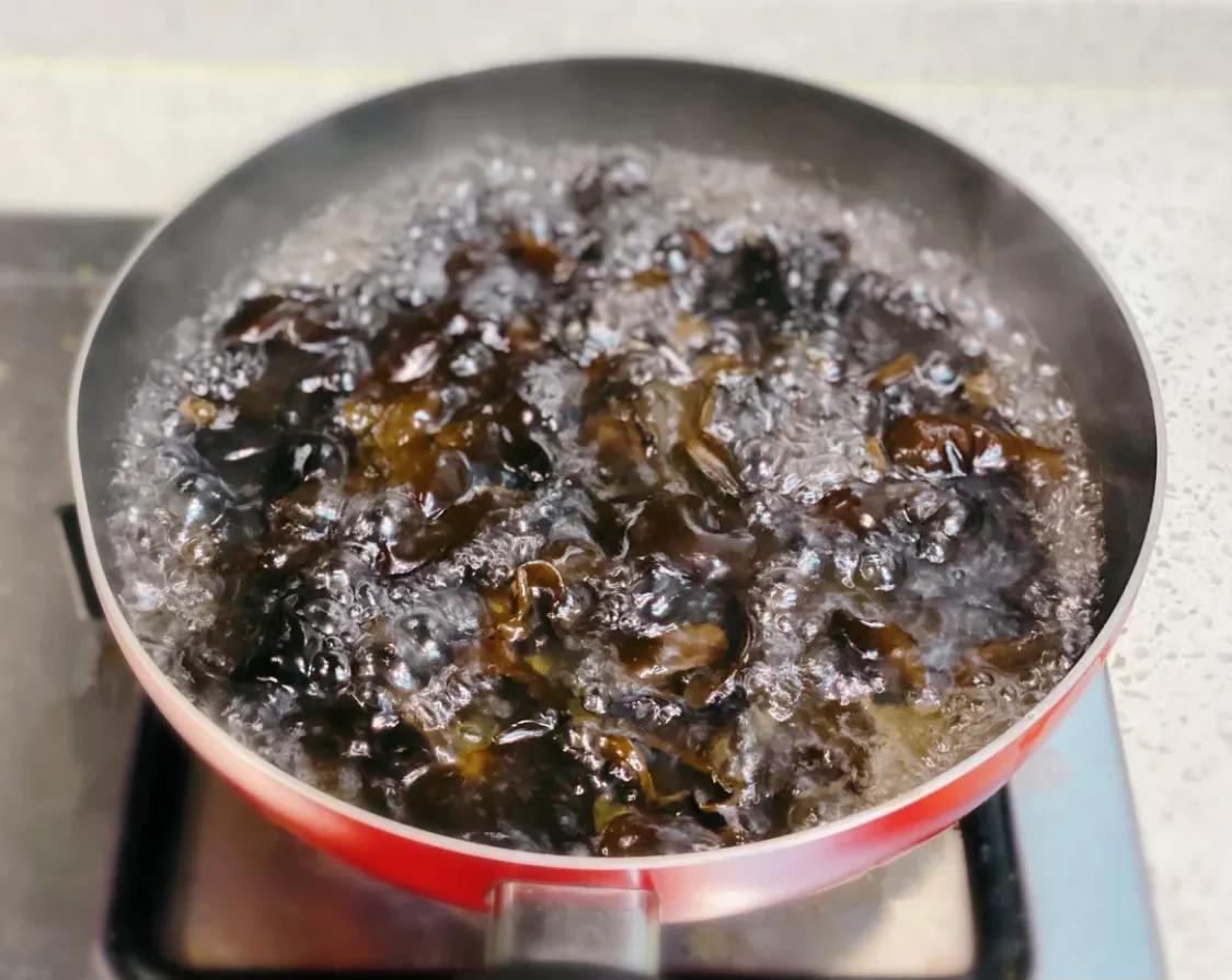 香菇三鲜饺子的做法（味道鲜美健康的三鲜馅水饺做法）