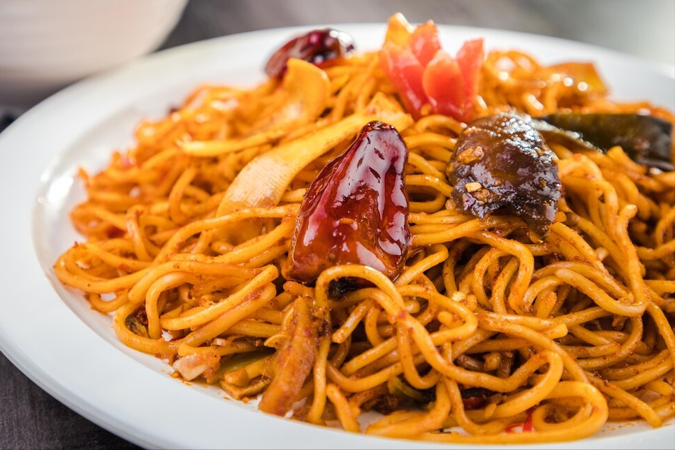 家常炒面，掌握2个技巧，爽滑劲道，好吃不粘连，用挂面做也好吃