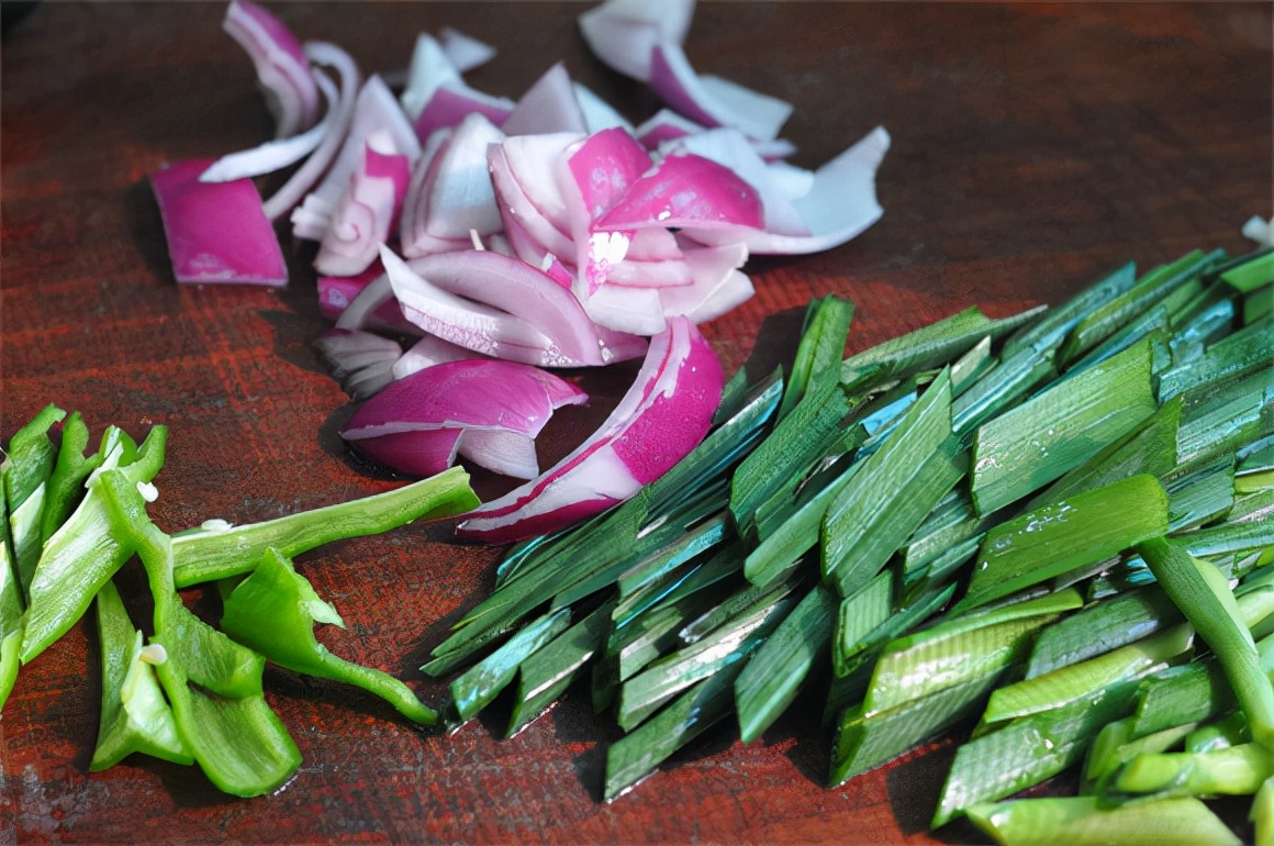 湖南妹子教你做回锅肉，不油不腻入口即化，冬天吃它最解馋