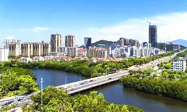 中国“最宜居”城市，人均收入不到两千，车牌“琼B”却让人无奈