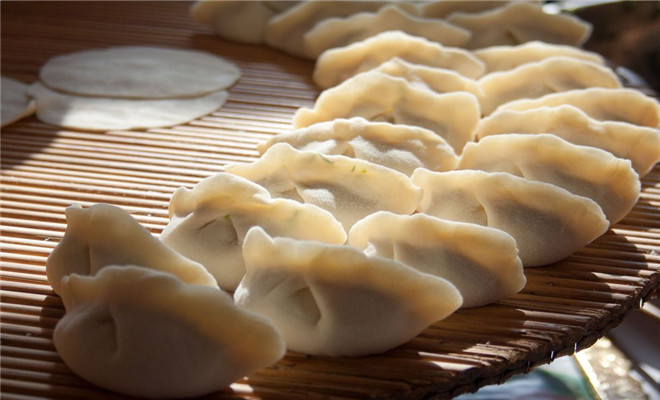 韭菜馅饺子怎么做好吃？学会这3点调出秘制馅料，一口一个吃不够