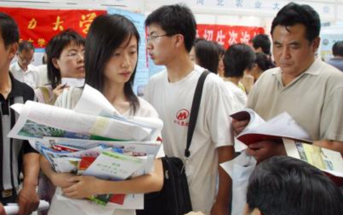 在批复下，停止招生终止办学的大学，考生不要再报考了