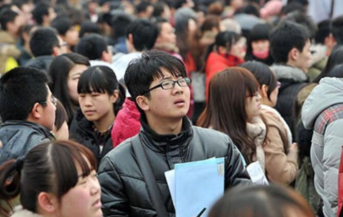 成都大学辅导员招聘（大学辅导员工资曝光）