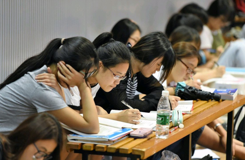 绩点第一的学生被淘汰，第44名却成功逆袭，评论区“两极分化”