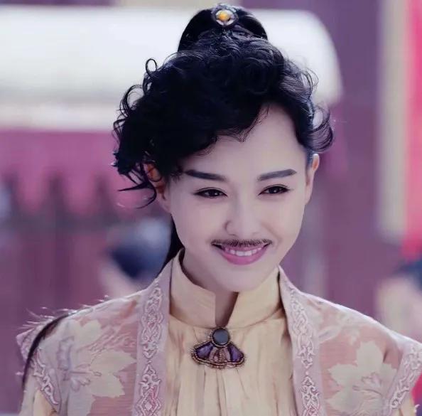 别以为贴个胡子就是女扮男装，这6位女星的男装太帅，真不糊弄人