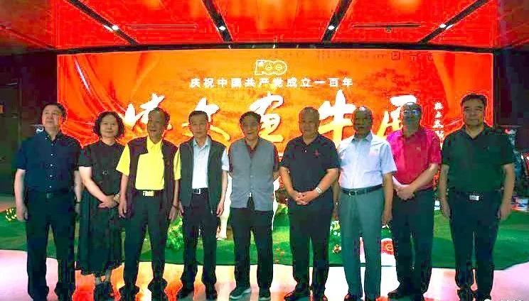 《三牛为范 挥写人生》――张怀文画牛感言 （作者：郭新民）