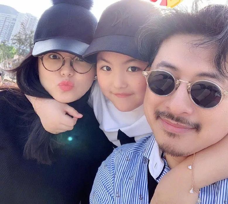 几十万名牌包,上亿帝王绿翡翠,明星烧钱“富养”女儿大PK