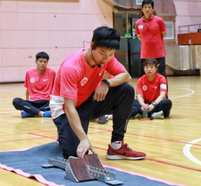 啥是“983大学”？苏炳添在暨南大学任教，校庆上的讲话逗笑众人