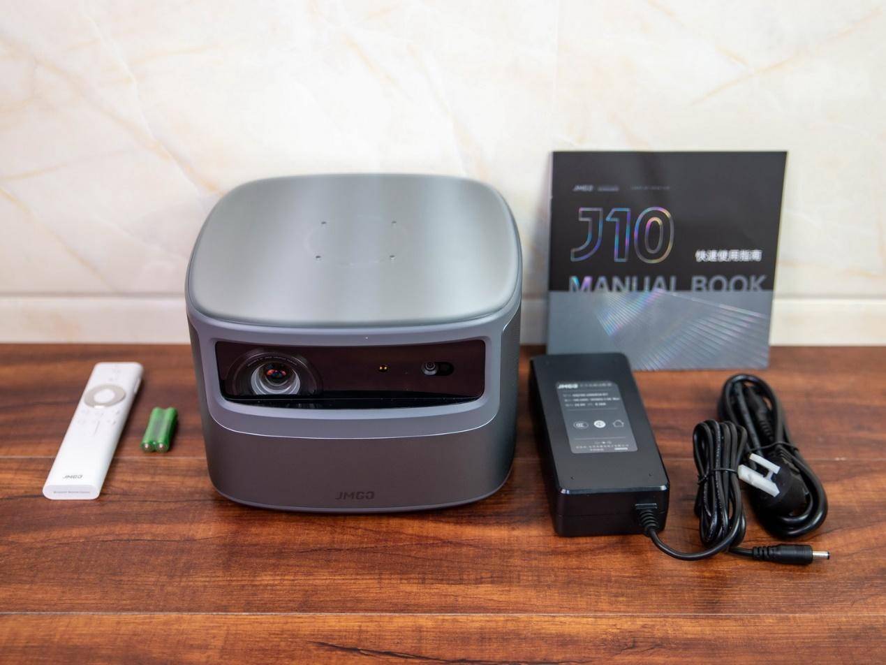 100英寸大屏幕的游戏和观影感受，坚果J10投影仪带你来体验