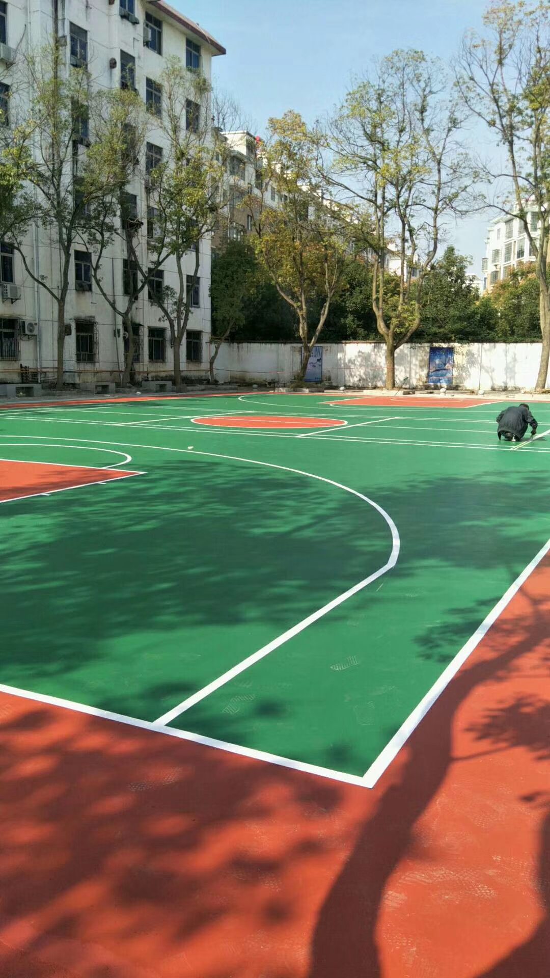 标准篮球场的尺寸,篮球场边上的缓冲区留多长合适