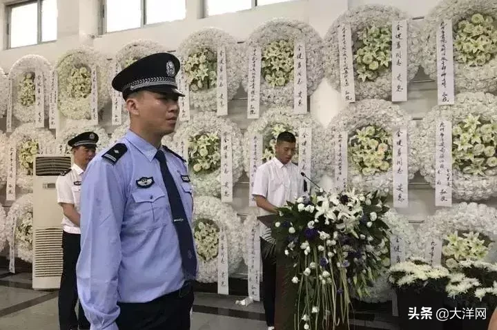 18岁失去警察父亲，杭州男孩今天被浙江警察学院录取！妈妈的一句话让人心疼...