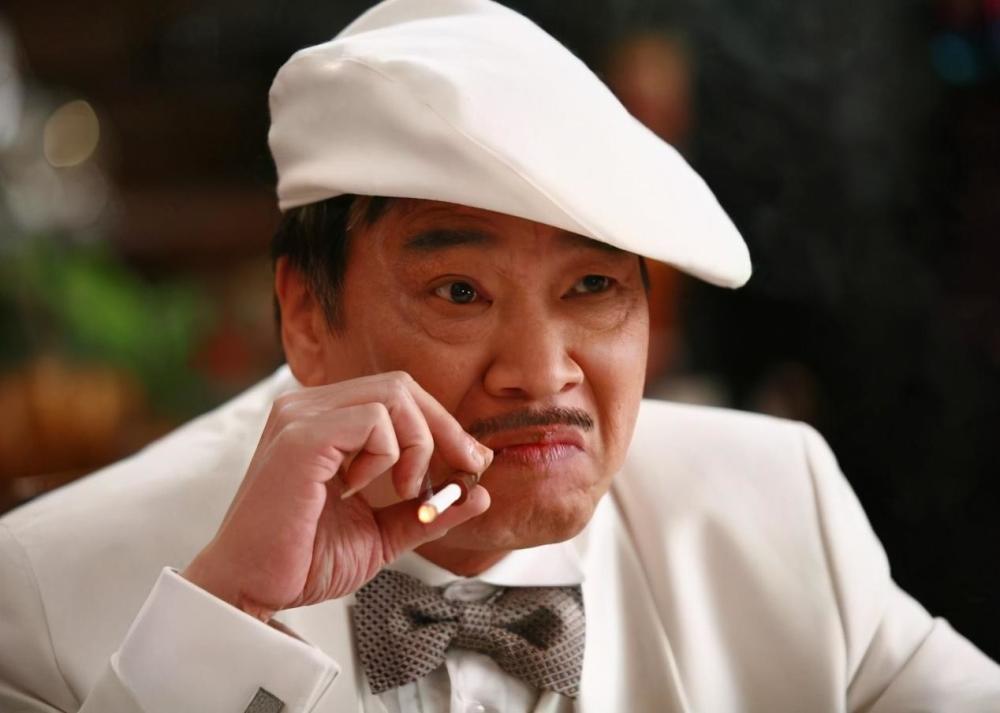 68岁吴孟达曝心脏不适,片场捂胸口表情痛苦,曾心脏衰竭险丧命