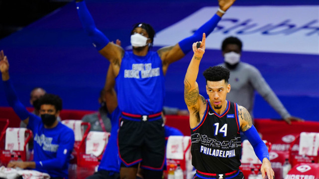 为什么nba总是剩下一秒(纳什太固执！篮网签下顶级3D却不给1秒上场时间，哈登被累惨)