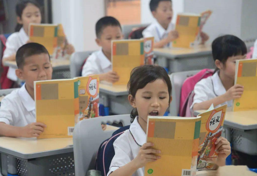 “有请倒数第一的家长发言”家长事先不知情，3句话怼的老师脸红