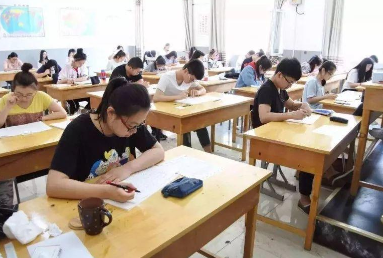 “我不会的题，你也别做”，手撕别人高考卷的女生，后来考了几分