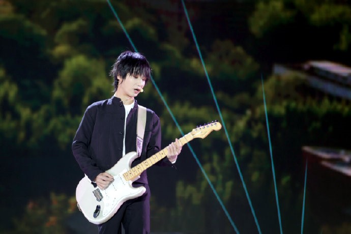 搞个清华小鲜肉，向李健示威？