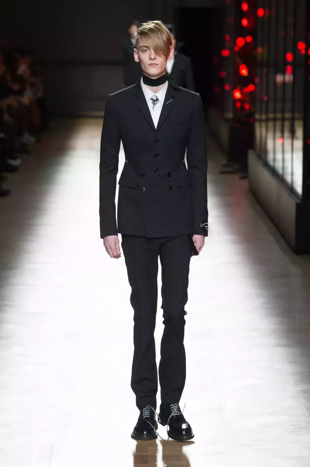 现在的 Dior 不再只有性感,它正变得“ 爆款 ”起来