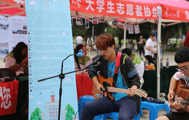 进入大学之前，学生需要准备好“一档三证”，大学期间很有用