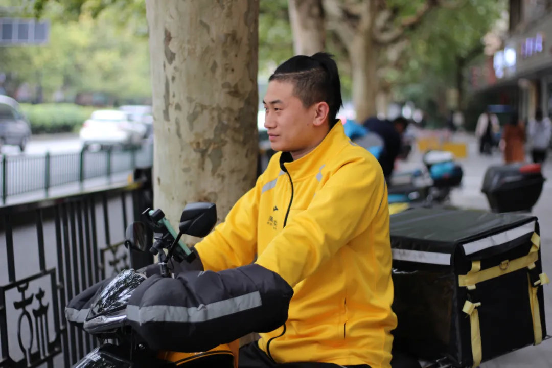 一会做工人，一会送外卖，职业教育没能帮到这群人