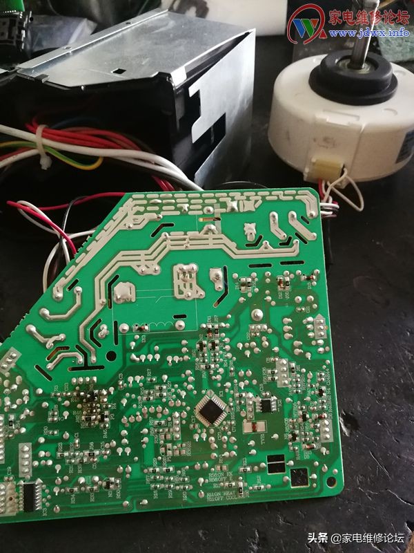 海尔空调KFR-23GW开机工作一会儿停机