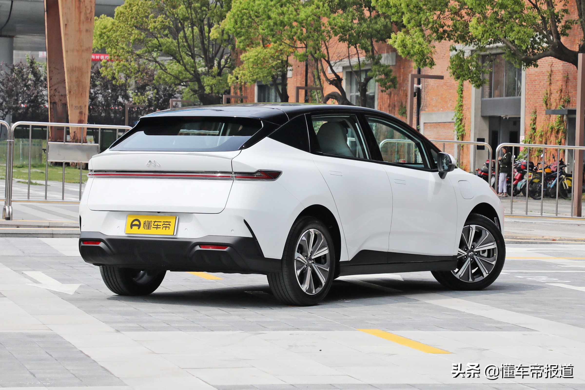 新车 | 新势力中的新面孔，实拍解析摩登Modern in，定位紧凑型SUV