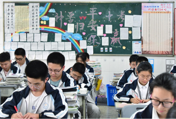 中考将迎来大变化，4门学科即将“开卷考试”？学生开心到起飞