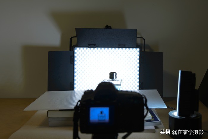 想拍出創(chuàng)意產(chǎn)品照？試試4種創(chuàng)意布光技巧，在家就能拍