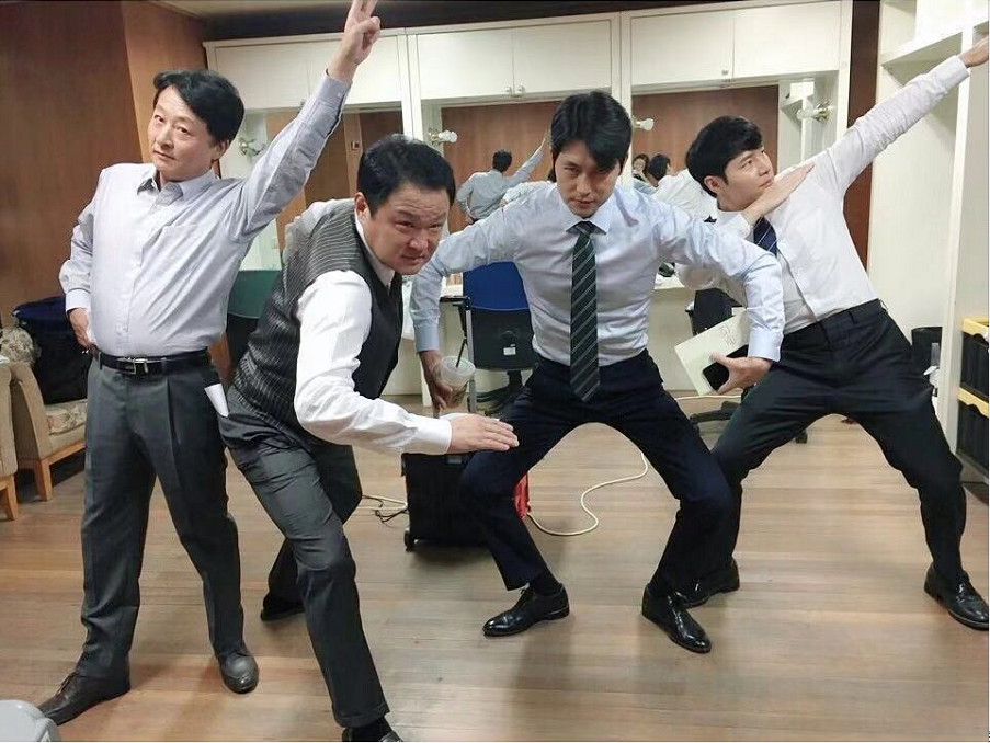 59岁男星突发交通事故！撞死17岁外卖小哥，遭家属指责“不道歉”