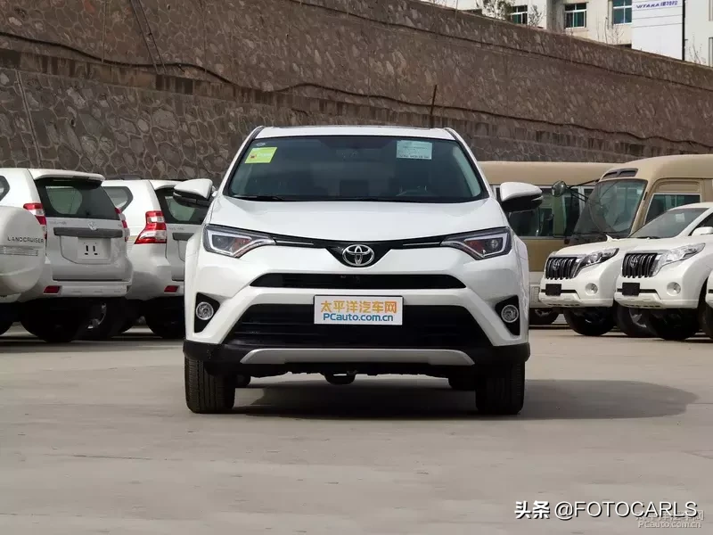 实拍第四代丰田RAV4荣放，近七年改款，小书包不在你不买？