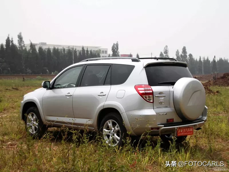实拍第四代丰田RAV4荣放，近七年改款，小书包不在你不买？