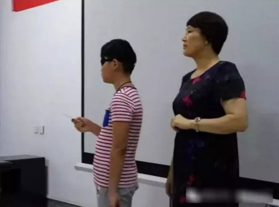 一节课2万！中国第一女忽悠，终于瞒不住了