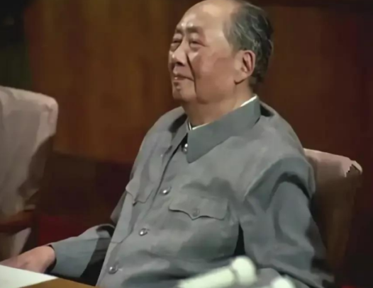 毛主席动手术，周总理不顾自身病重去探望，毛主席：我要听满江红