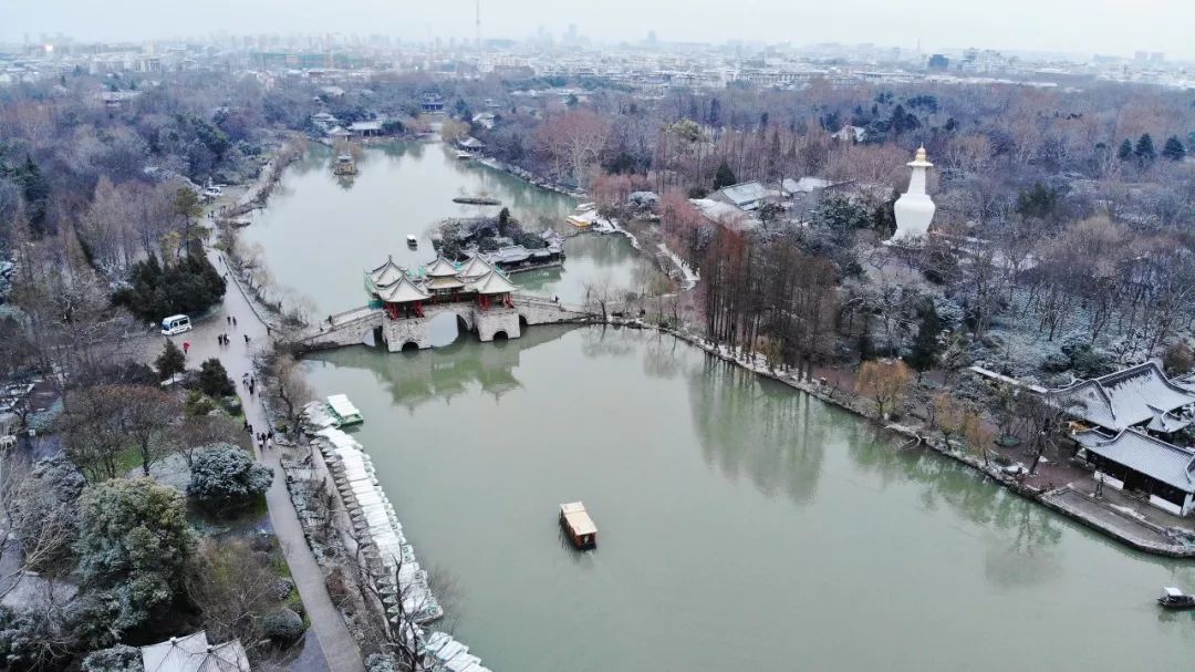 花影飞雪瘦西湖，诗词梦里醉扬州