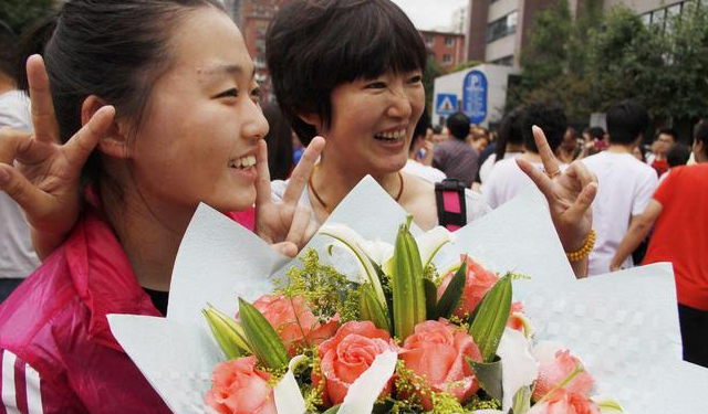 孩子参加高考，家长是否有必要在场外陪考，看看学霸家长咋说