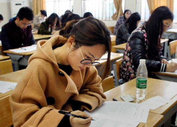 中国考试难度排行榜，高考仅排第三名，榜首考上的是“牛人”