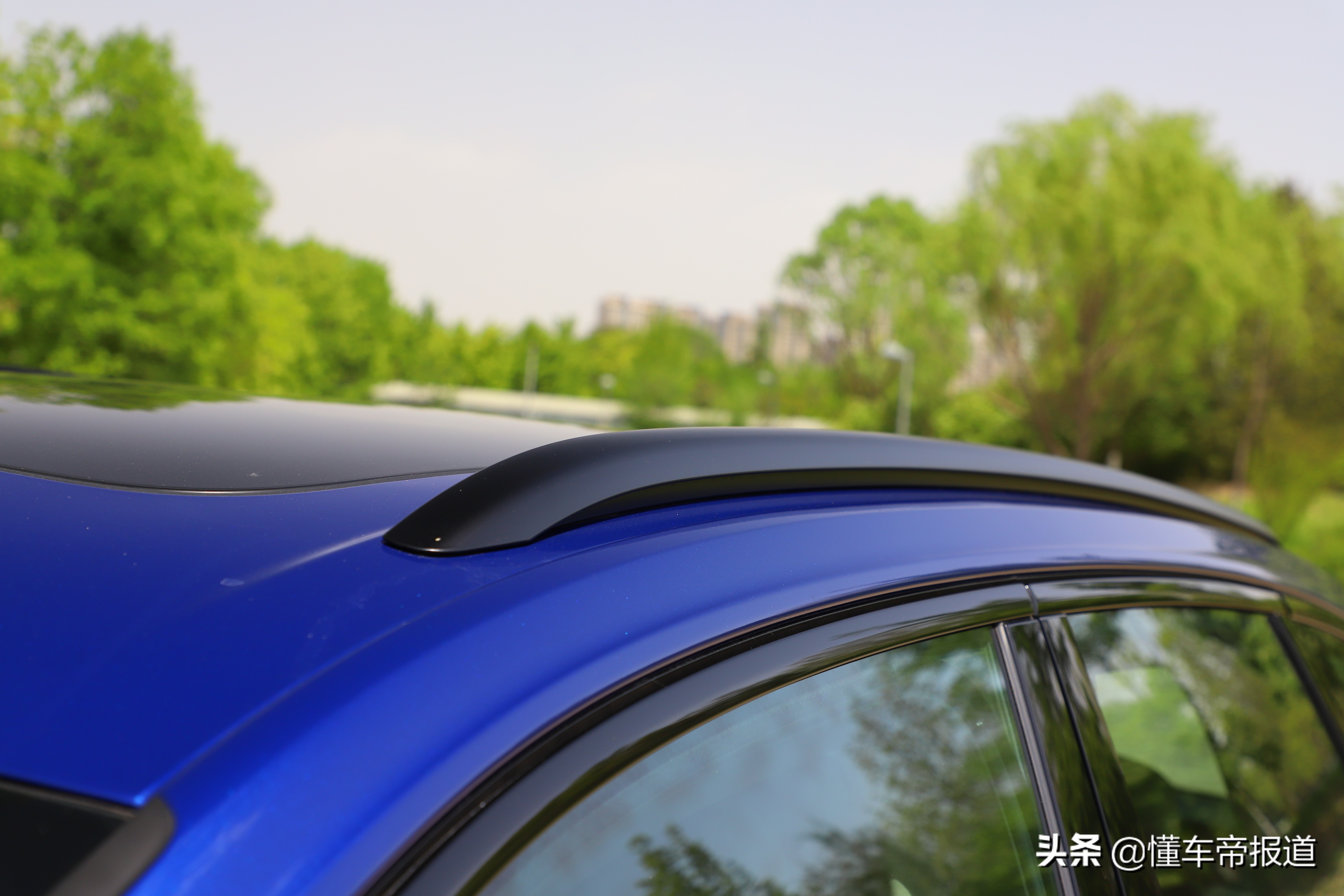 新车｜用黑化补足气场，试驾大众途锐3.0 TSI锐享版曜黑运动套装