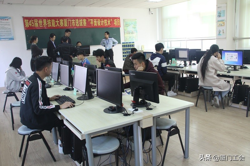 厦门市总工会向首批10家职工学堂授牌