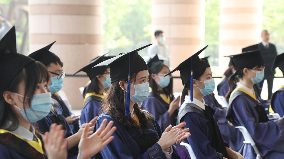 清华研究生主动退学，毅然决然选择东京大学，却得到了网友的支持