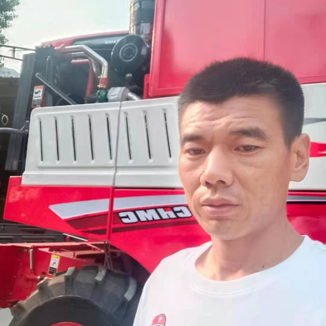 從機(jī)手到月入30萬(wàn)的老板，你或許就差一臺(tái)鄭州中聯(lián)花生收