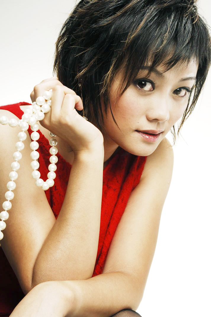 歌手何静,离婚后与女儿相依为命,两段失败的婚姻让她坚强