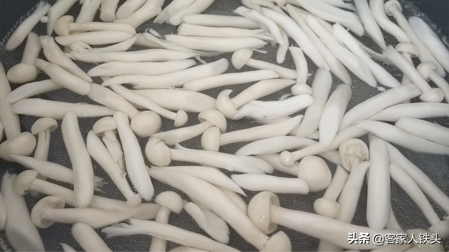 番茄蛋汤好喝有诀窍，教你一个新做法，汤鲜味美，好喝营养又便宜