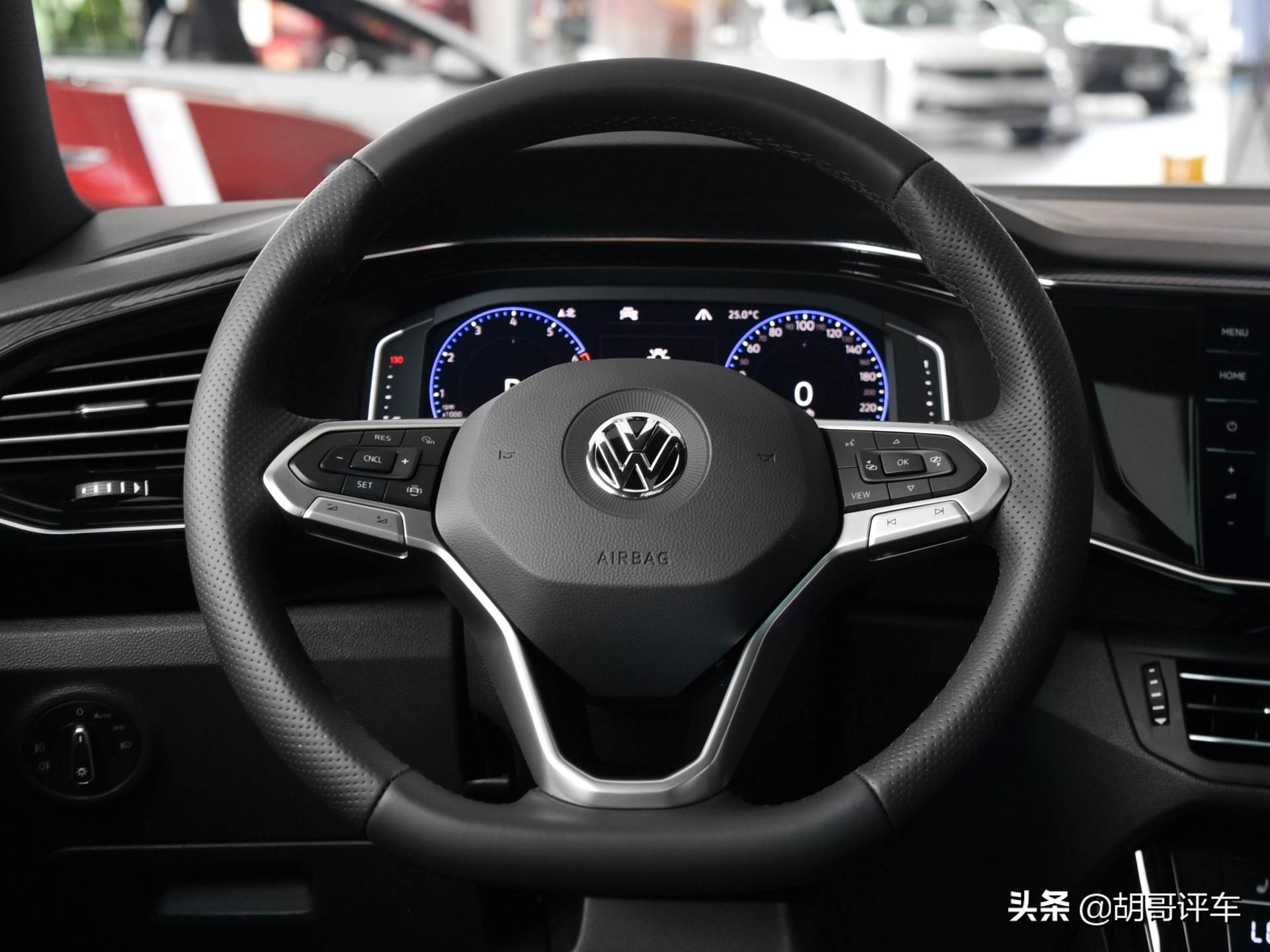 德系合资轿跑SUV，空间大回头率高，实拍大众探岳X
