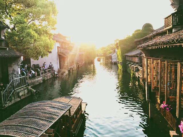 一入梅雨仙如画，雨中古镇更江南，趁着季节去打卡