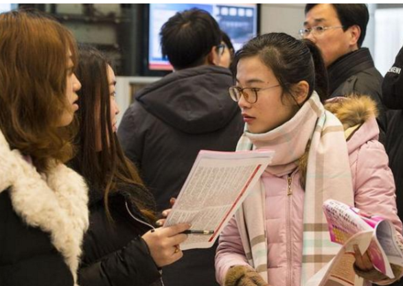 大学生别给自己找麻烦，毕业后看到“三方协议”别乱签，结果自负