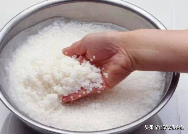 大米不蒸米饭，做成米糕，软糯香甜易消化，教您方法，好吃不粘牙