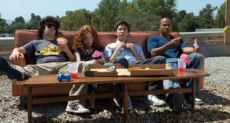 好骚的操作！高考落榜后自己建了所世界名校