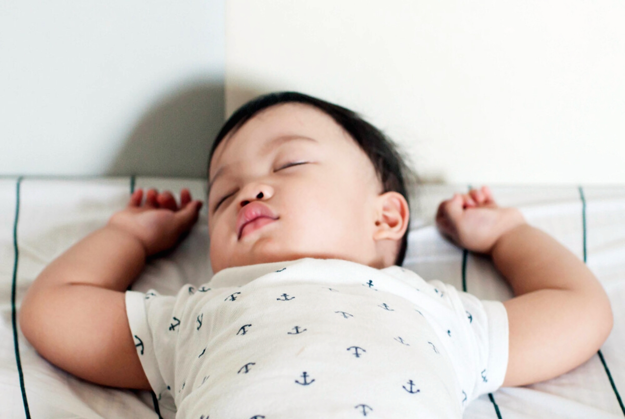 婴儿音乐睡眠o到3个月（让宝宝自主入睡的方法）-幼儿百科-魔术铺