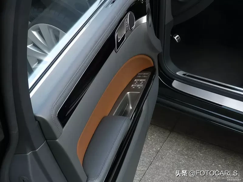 4座版大众辉腾6.0L W12实拍,售价241.2万,不是迈巴赫请绕路